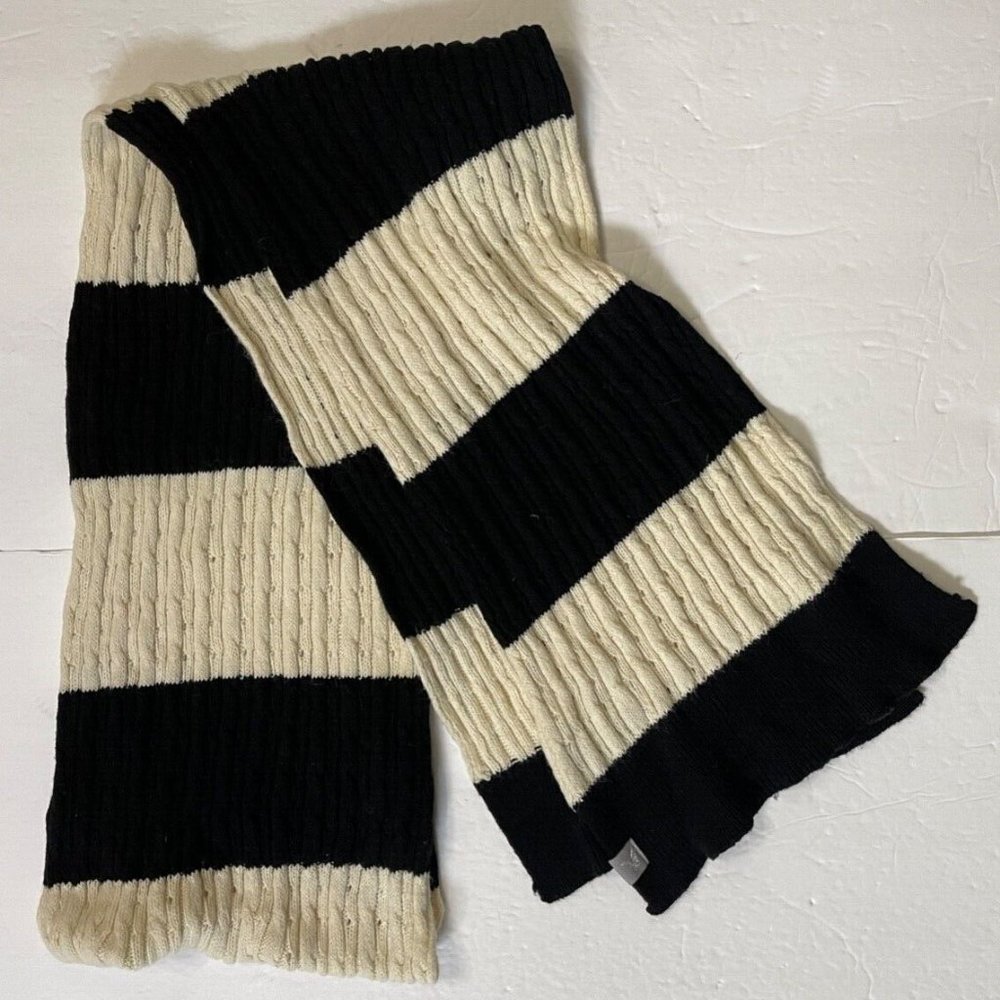 American Eagle Outfitters Scarf in great condition.